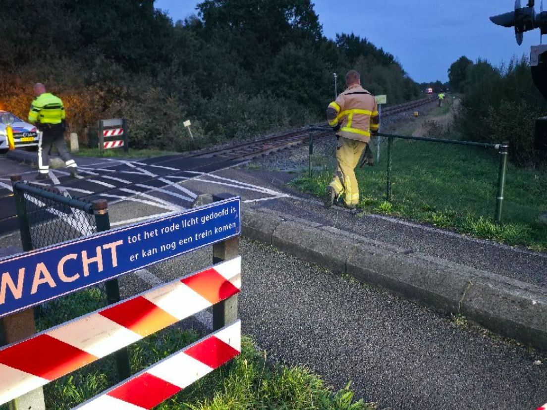 De aanrijding vond plaats bij een spoorwegovergang bij Lievelde.