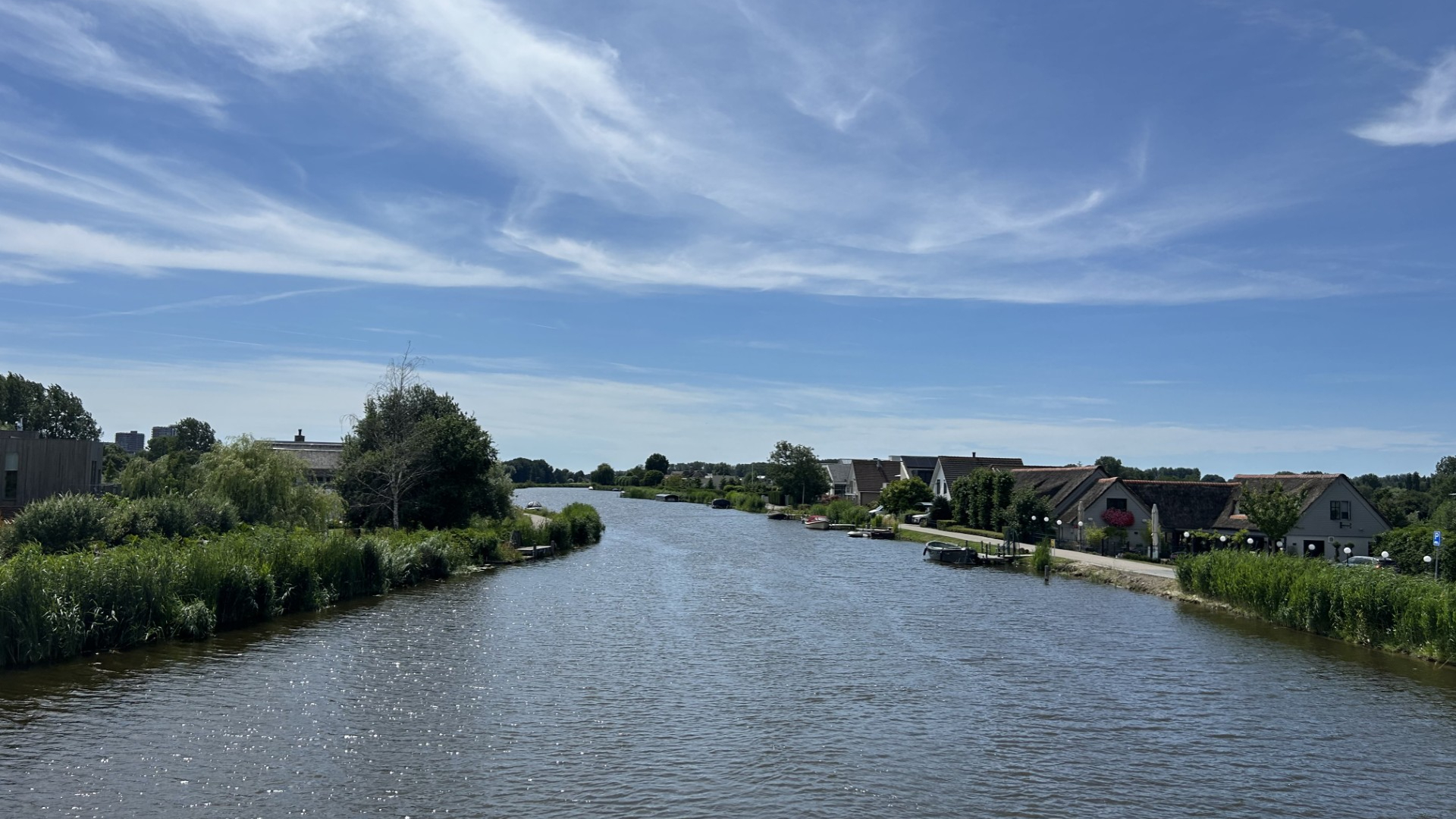 Een zonnige dag in juli in Rotterdam-Ommoord.