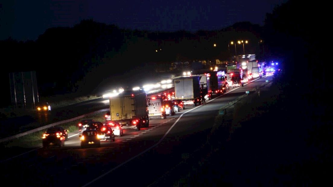 Het ongeluk gisteravond op de A1 zorgde voor file