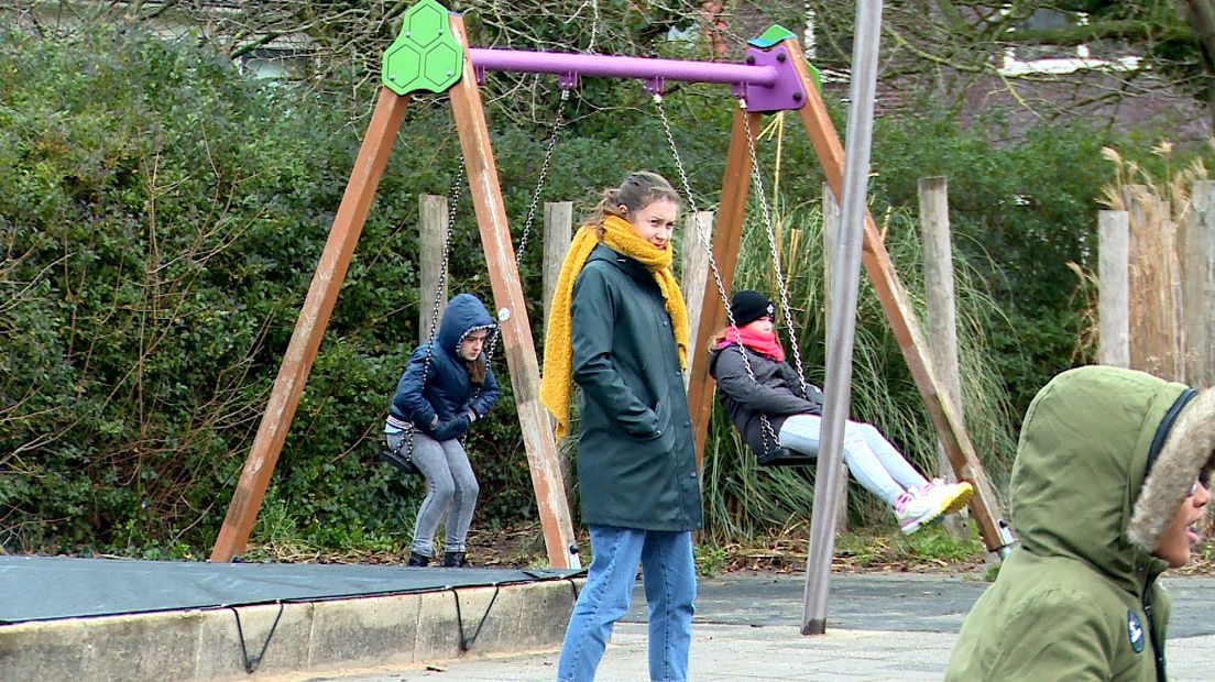 Meer ouders brengen hun kinderen naar de noodopvang.