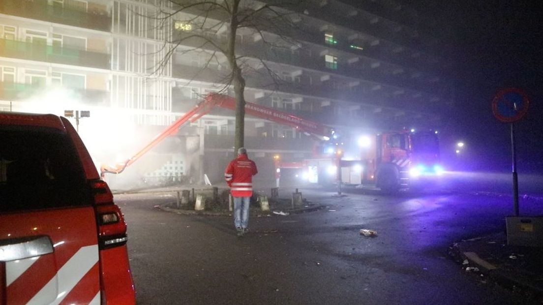 De flat in de nacht van de fatale brand.