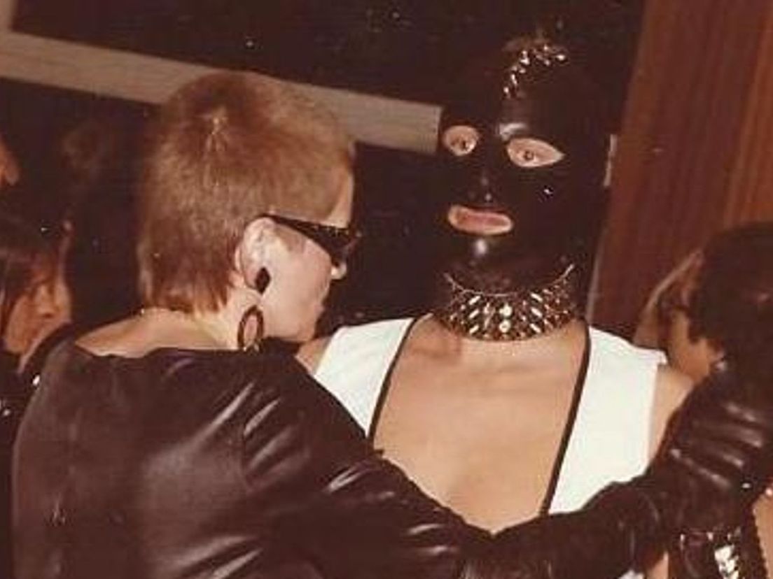 Chris en Bente op een kinky feest in Zwitserland, jaren tachtig.