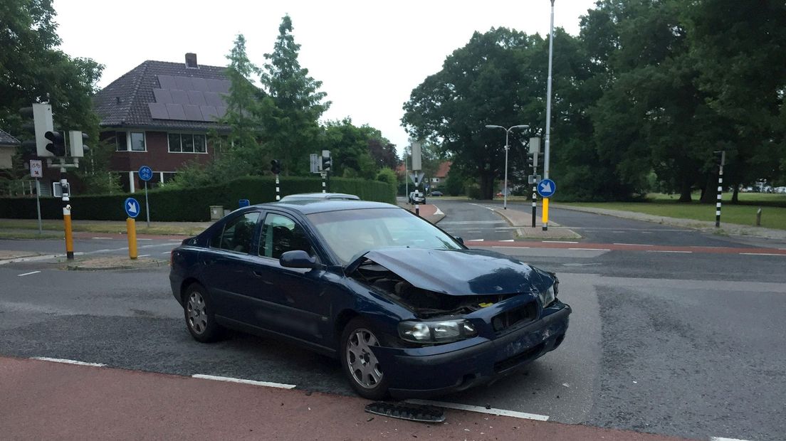 Auto 's zwaar beschadigd bij aanrijding