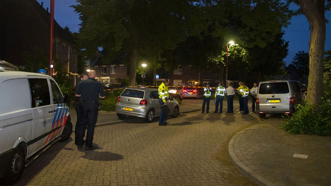 Politie op de been in Nieuwegein op de avond van de dodelijke schietpartij.