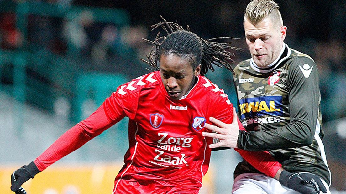 Utrechter Joey Godee (rechts) scoorde twee keer tegen Jong FC Utrecht