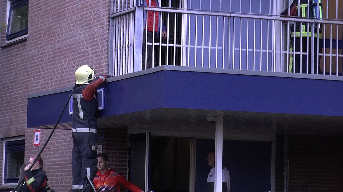 Vrouw raakt gewond bij keukenbrand in Hoogeveense flat
