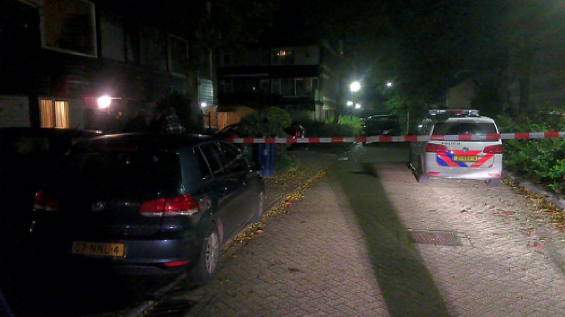 Een 27-jarige vrouw uit Apeldoorn is dinsdagavond ernstig gewond geraakt bij een steekincident in een woning aan de Kervelstraat.