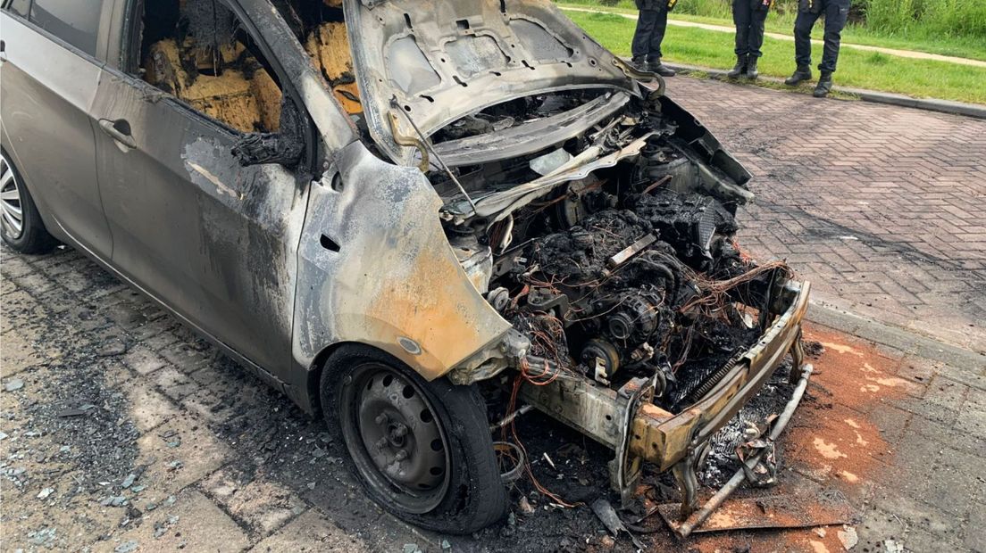 Auto uitgebrand op het Jan van Goyenplantsoen in Voorschoten