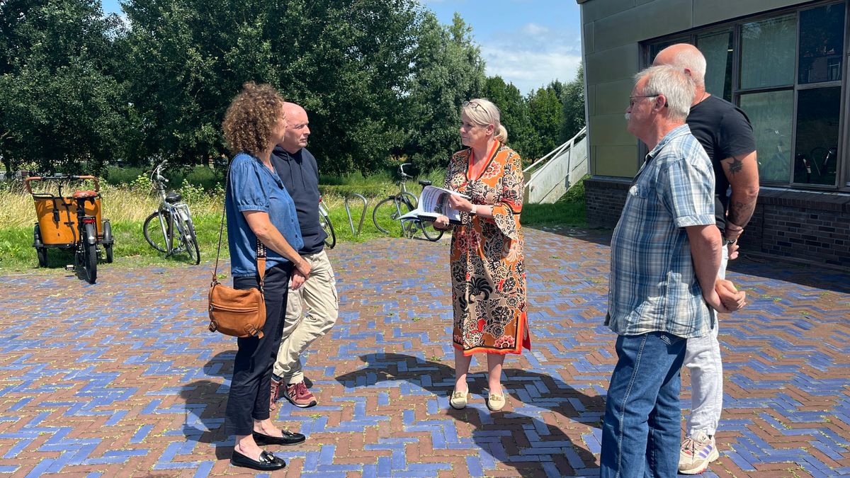 500 actievoerders laten van zich horen tegen sloop historische vlasschuur