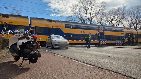 Auto, scooter en trein betrokken bij ongeval