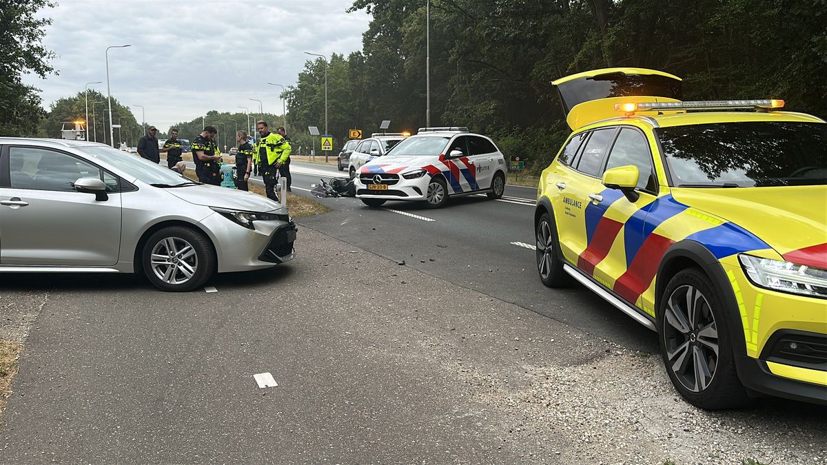 Scooterrijdster gewond bij botsing met auto in Baarlo