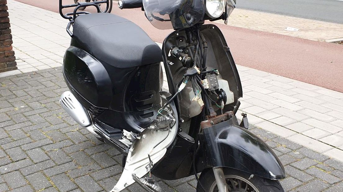 Politie onderzoekt scooter na aanrijding in Hengelo