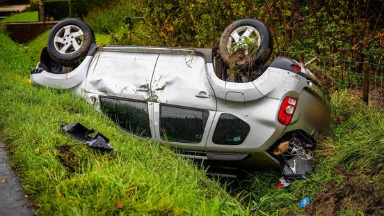 Auto meerdere keren over de kop