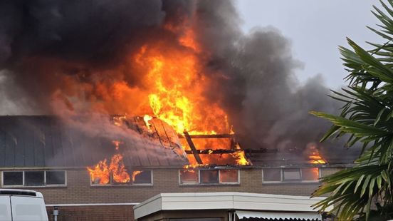 Woning ingestort bij brand, basisschool ontruimd