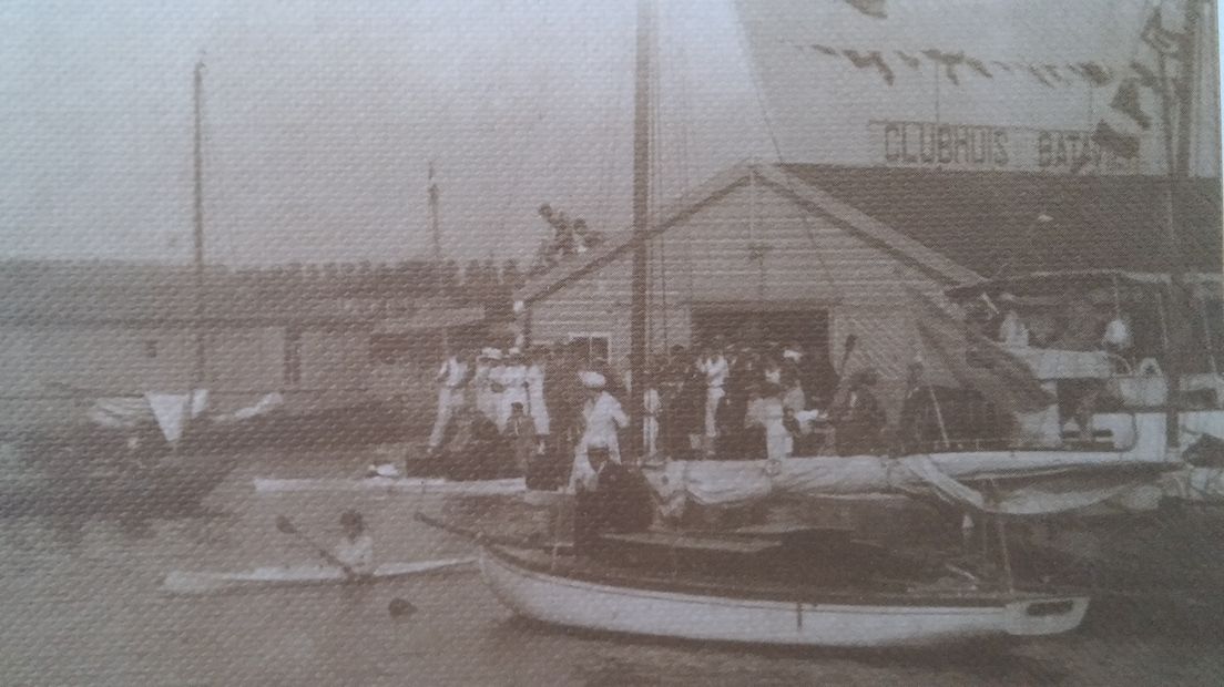 Eén van de oudste jachthavens van Nederland De Batavier in Niftrik, gaat flink op de schop. De gemeente Wijchen staat garant voor de € 500.000,- die de watersporters lenen voor de renovatie.