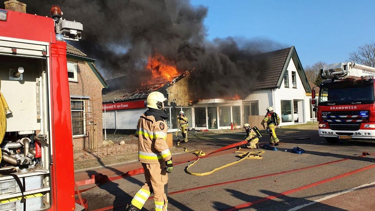 Asbest vrijgekomen bij brand garagebedrijf Steenwijkerwold