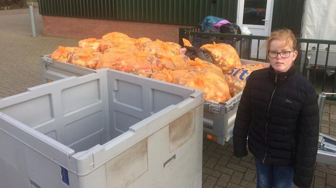 Benthe, die zelf lijdt aan de ziekte van Pompe, zamelde 300 kilo doppen in voor haar vriendinnetje