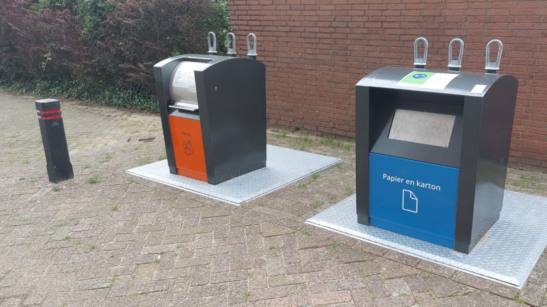 Twee ondergrondse containers in de wijk Randenbroek.