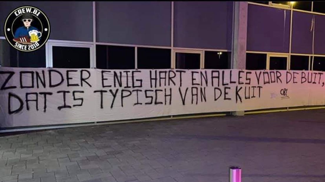 Het spandoek bij GelreDome.