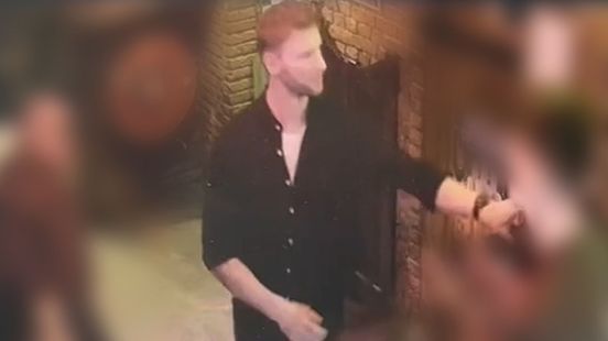 Grote groep gaat op de vuist in Arnhem, deze man deelt ook klap uit
