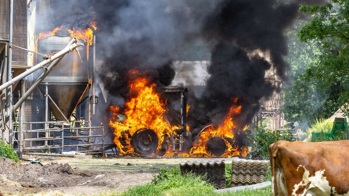 Trekker in brand in Elsloo | Morgen code geel vanwege zware buien