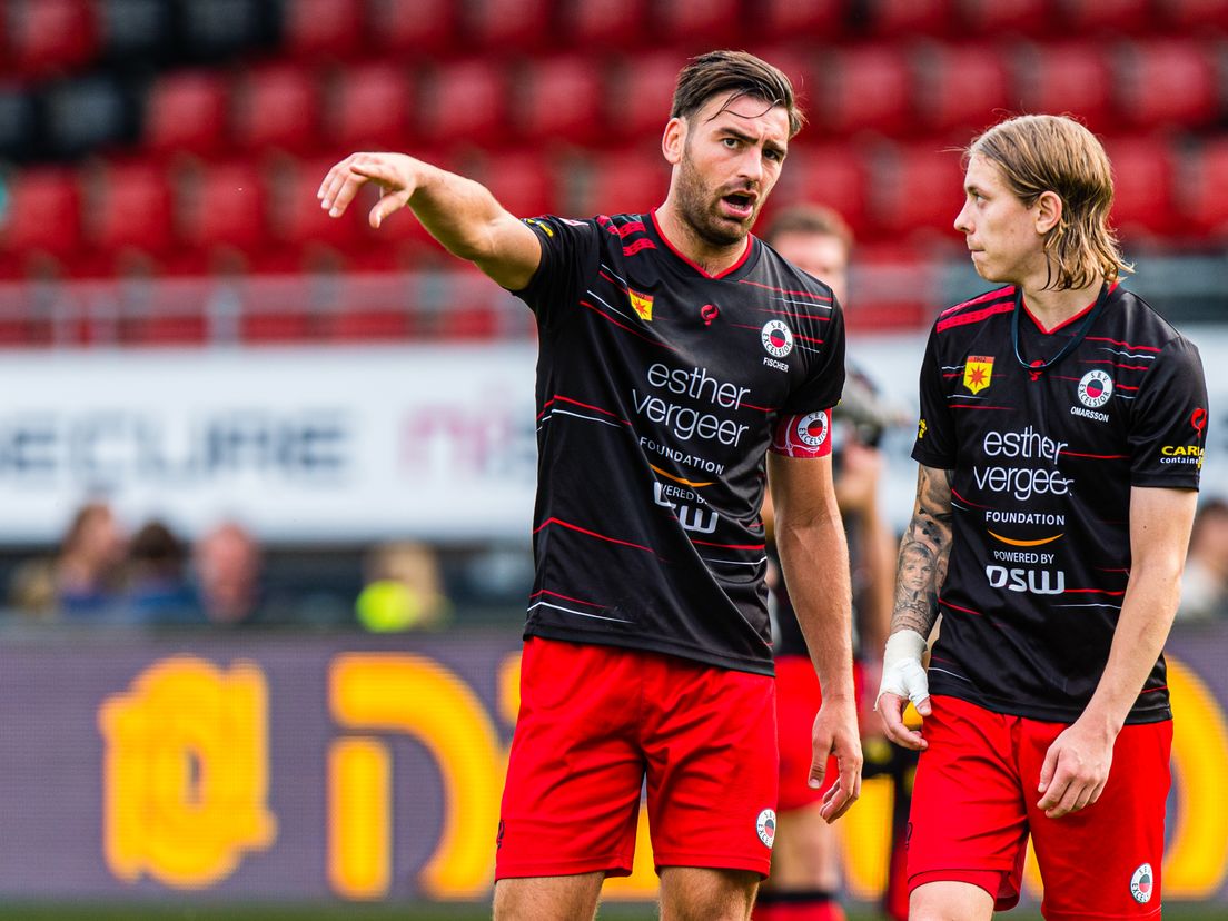 Sander Fischer op archiefbeeld, met rechts Elias Omarsson. (Bron: VK Sportphoto)