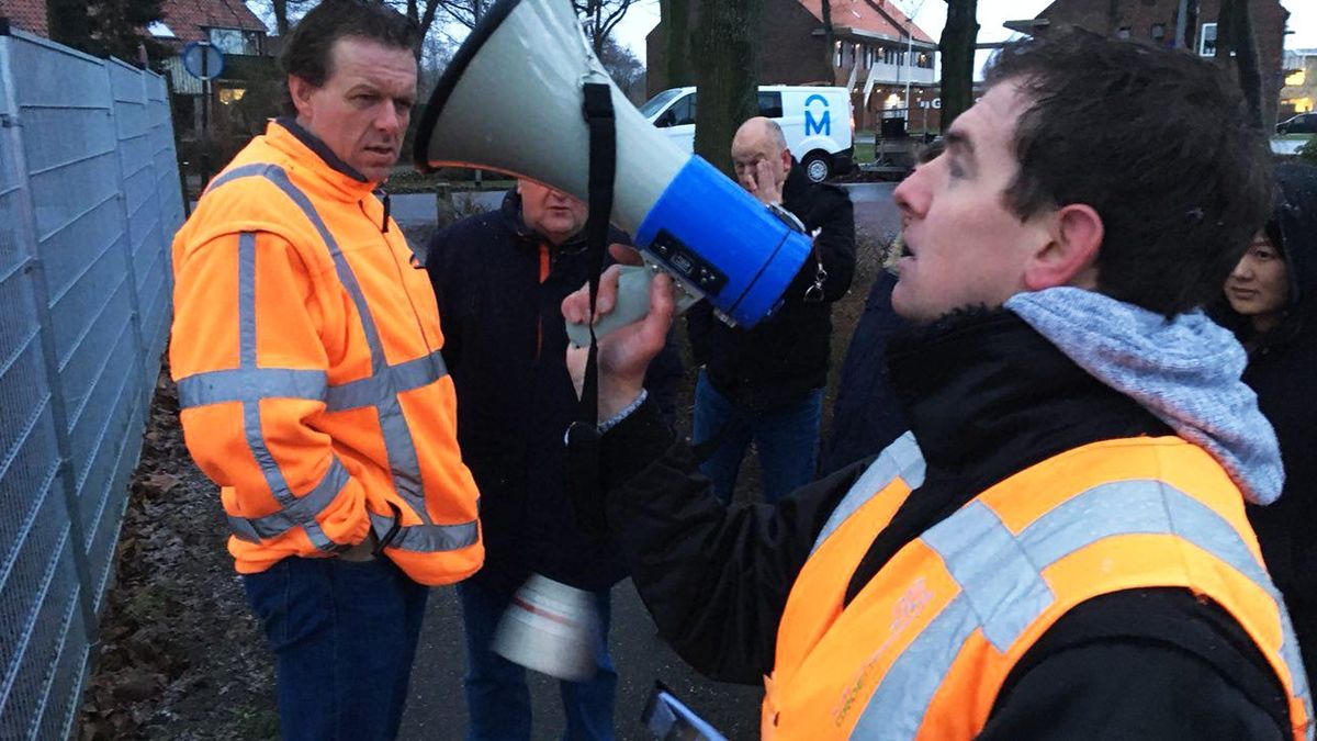 Roeken verjagen in Harkstede: 'Met megafoons, flinke kreten en laserpennen'