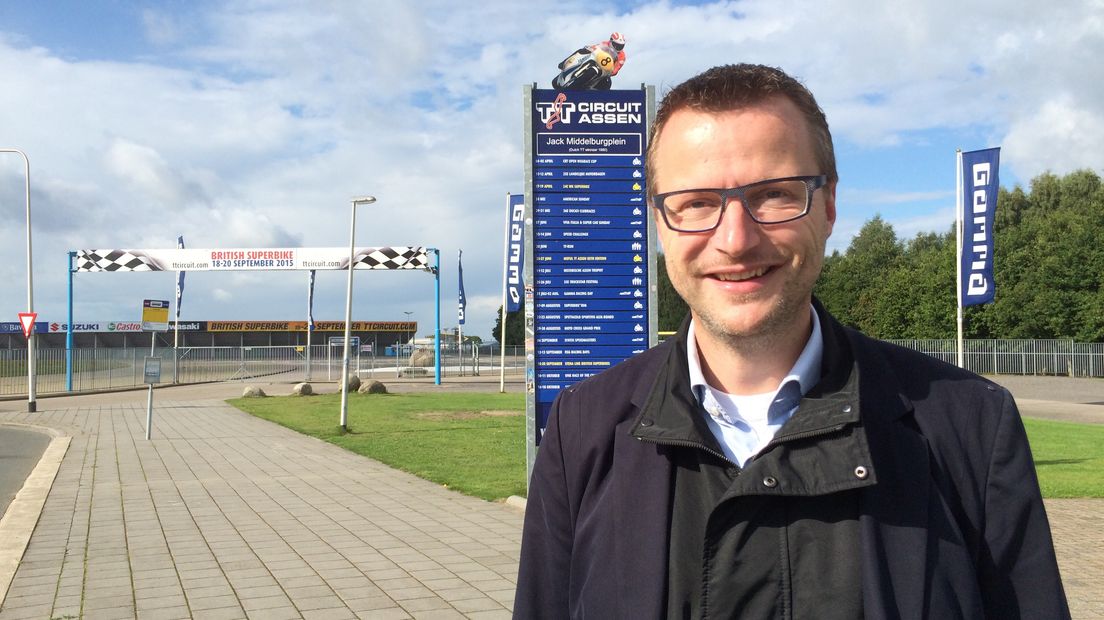 VVD-fractievoorzitter Roald Leemrijse wil het TT-Circuit ook goed bereikbaar maken per spoor (Rechten: Margriet Benak / RTV Drenthe)