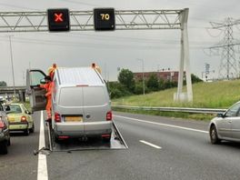 Meer dan een half uur vertraging op de A15 richting Rotterdam door groot ongeluk
