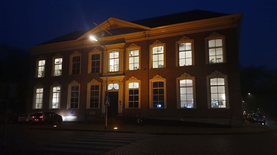 Ook RTV Drenthe in Assen kleurt oranje (Rechten: RTV Drenthe/Dejan Boelhouwer