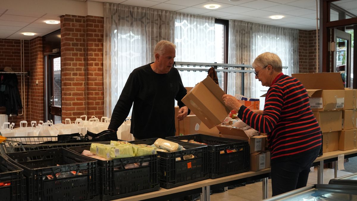 ‘We krijgen hier altijd veel binnen’: Zo vult Voedselbank Leusden wekelijks zeventig boodschappentas