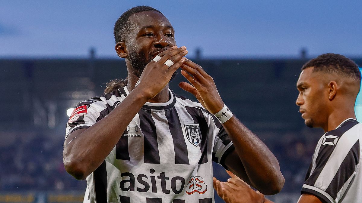 Foutloos Heracles beleeft makkelijke avond tegen De Graafschap, hattrick N'Djoli