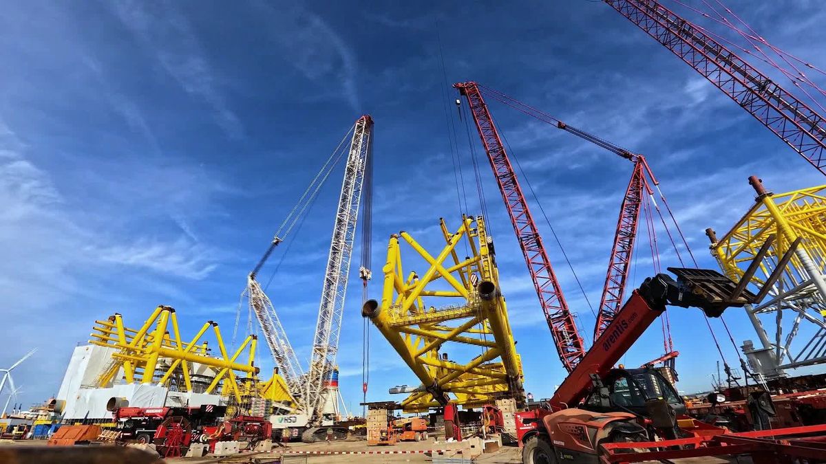 Stuk van 1800 ton zet TenneT-platform in Vlissingen overeind