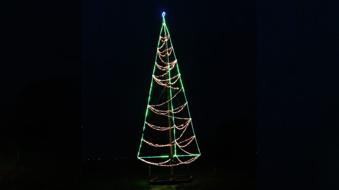 De kerstboom van oud ijzer