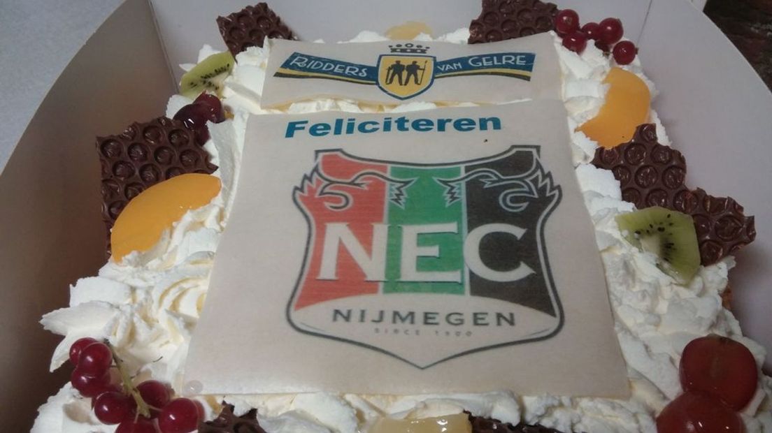 Taart voor de promotie van NEC