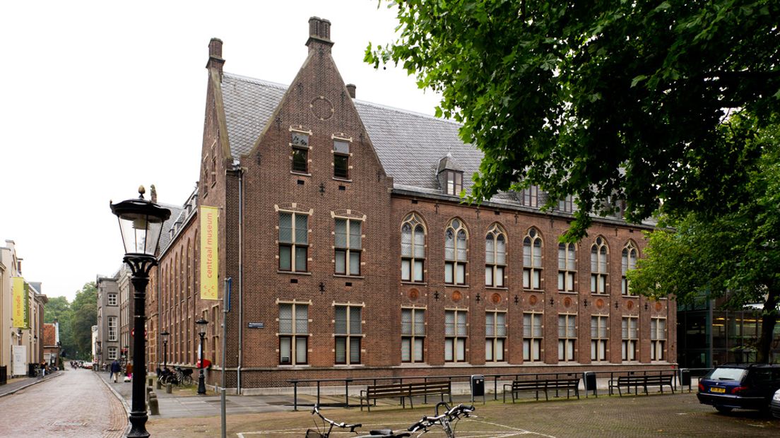 Het Centraal Museum in Utrecht organiseert speciale rondleidingen voor mensen met de ziekte Alzheimer.