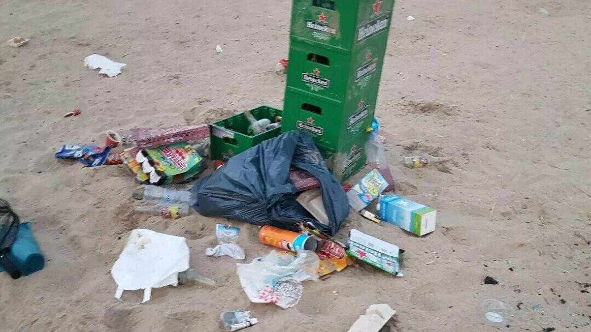 Iedere dag haalt hij zakken met afval van het strand, toch raakt Robin niet gefrustreerd: 'Het is he