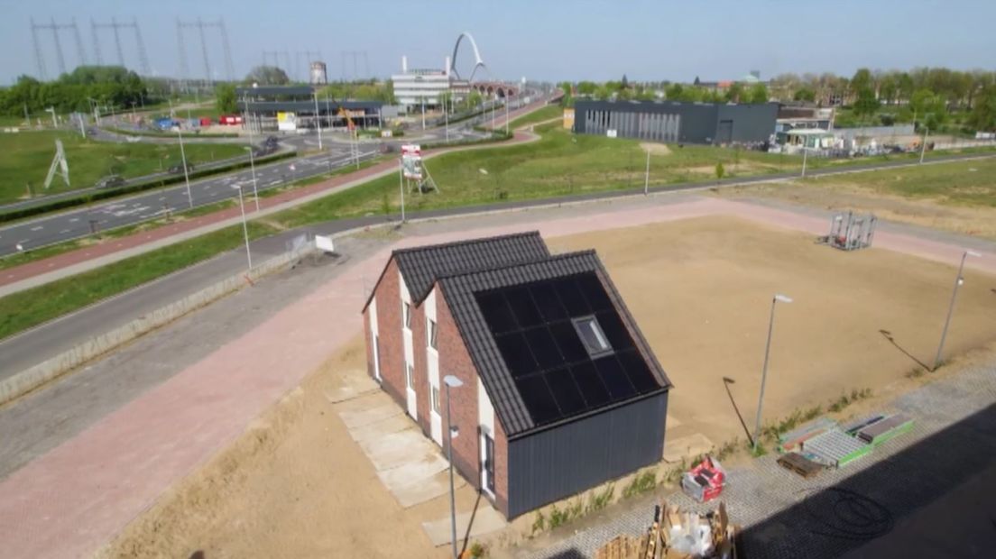 Een complete woning die opgetrokken wordt in één dag. Dat is een concept dat is ontwikkeld door bouwbedrijf KlokGroep uit Nijmegen. Woningcorporaties hebben wel interesse in het snelle bouwconcept dat wellicht ook een oplossing biedt tegen de leegloop op het platteland.