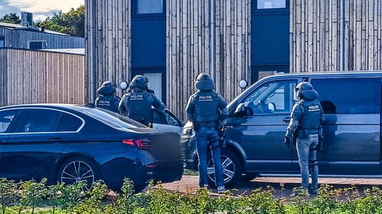 Aanrijding op N35 bij Enschede | Inval in woning Glanerbrug. Aanrijding op N35 bij Enschede | Inval in woning Glanerbrug.