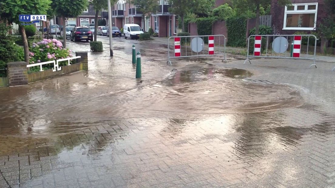 Veel water in Lindestraat