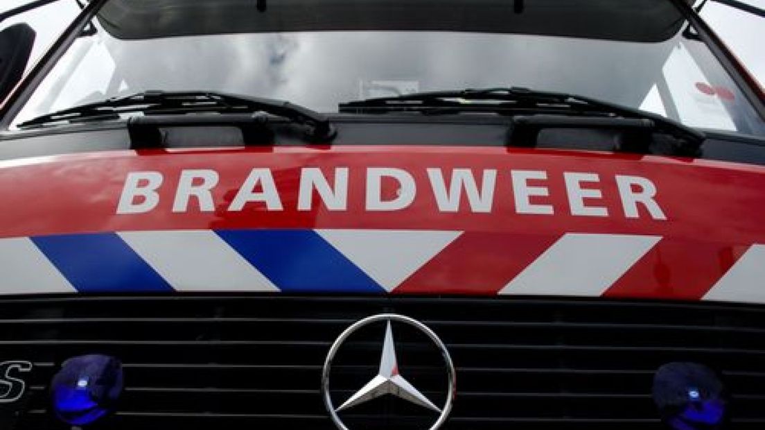 Voertuigen in brand in Apeldoorn; mogelijk brandstichting