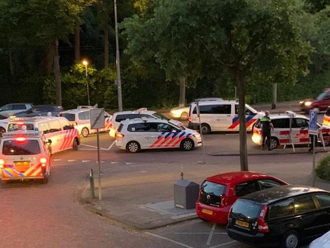 Veel politie op de been nabij het Vroesenpark in Rotterdam