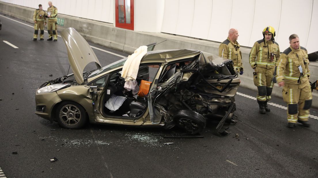 Ongeval auto Rotterdamsebaan Victory Boogie Woogietunnel