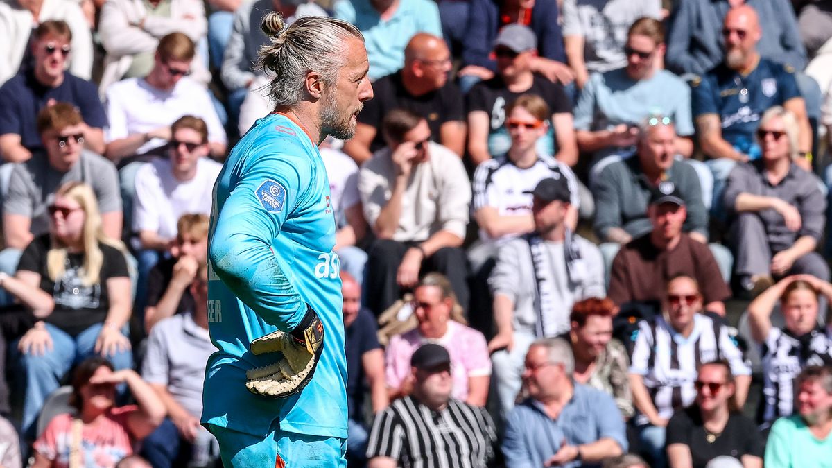 Heracles degradeert na drie jaar uit Eredivisie op treurige middag in Almelo