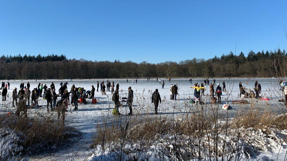 Gezellige schaatsdrukte in Limburg, in Griendtsveen te druk