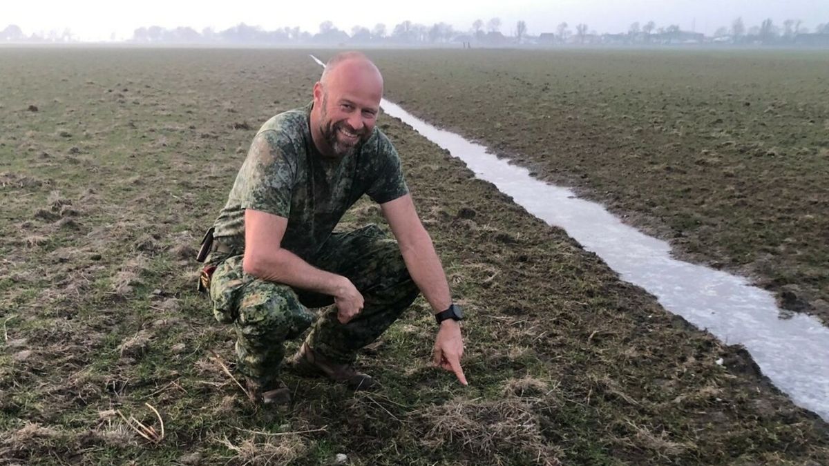 Grouster Jan Volbeda vindt eerste kievitsei fan Leeuwarden
