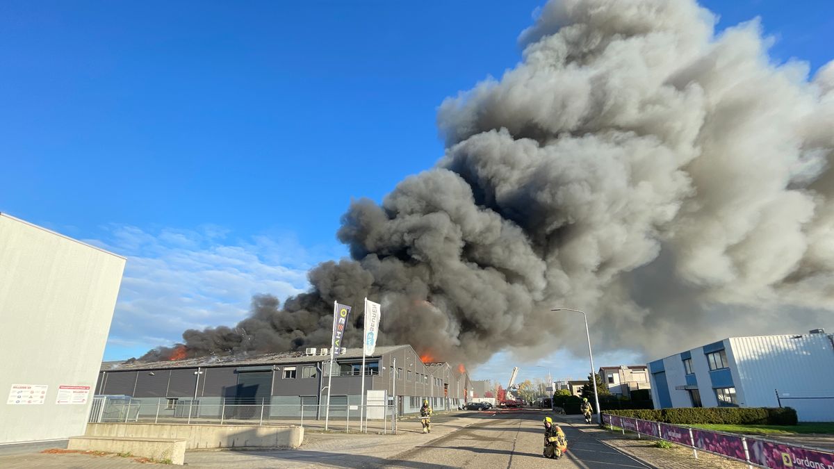 Brabantse brand zorgt voor rookontwikkeling boven Gennep