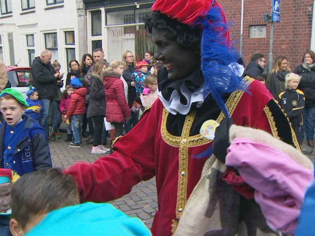 Zwarte Piet bij intocht