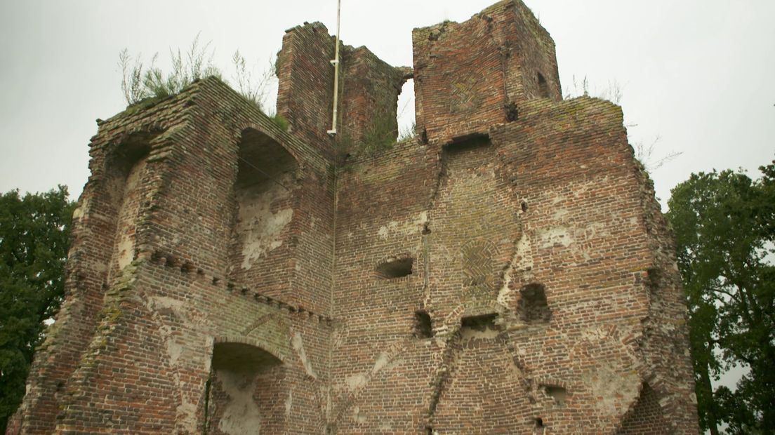 Beleef de Middeleeuwen bij de ruïne van Batenburg. Geen enkele andere Nederlandse provincie kent een groter middeleeuws verleden dan Gelre. Alle periodes van de vroege tot de late Middeleeuwen hebben hier hun sporen nagelaten. Gelderland heeft niet alleen de meeste middeleeuwse steden, maar ook de meeste kastelen van Nederland.