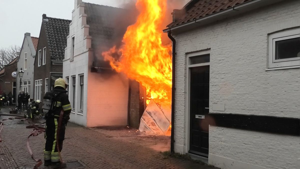 Brand in garage op West-Terschelling onder controle
